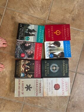 Diana Gabaldon Outlander Book Set - Assorted Color Covers